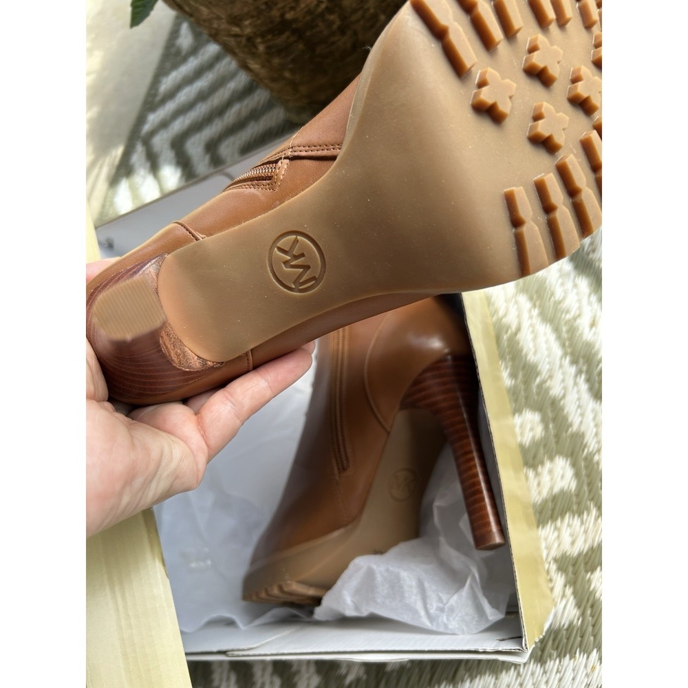 New In Box Michael Kors Kyle lace up bootie color: luggage Size 7.5 - Picture 9 of 9